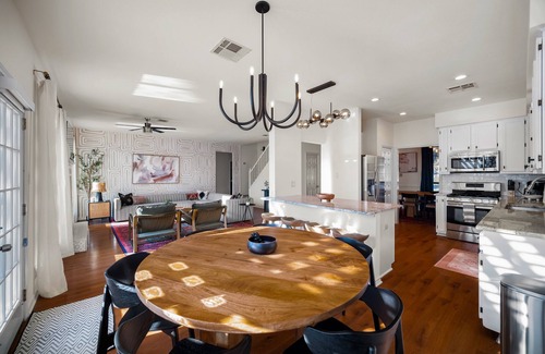 Beckett Meadows House | ~Stunning Designer Home~ Jacuzzi & Fire Pit