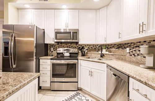 Edgewood House | Stunning Downtown Fort Myers Condo in Alta Mar