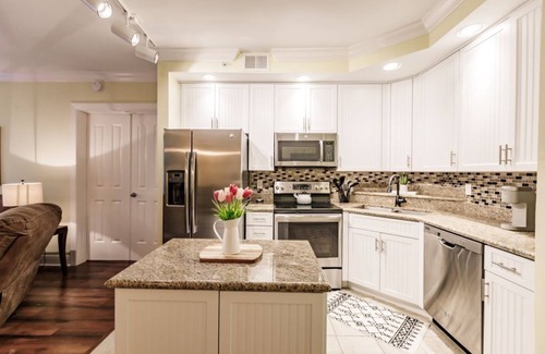 Edgewood House | Stunning Downtown Fort Myers Condo in Alta Mar