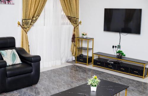 Kumasi Apartment | Stunning Executive 2 Bedroom Apartment with KING SIZE BED