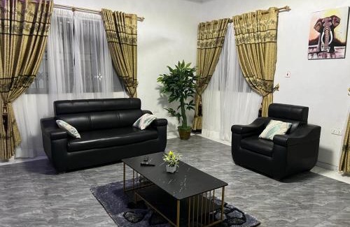 Kumasi Apartment | Stunning Executive 2 Bedroom Apartment with KING SIZE BED