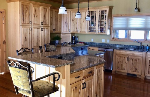 Alexandria House | Stunning Family Friendly Lake Home Retreat on Beautiful Lake Darling