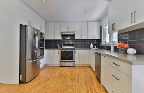 Pickering House | Stunning Farmhouse In Pickering!