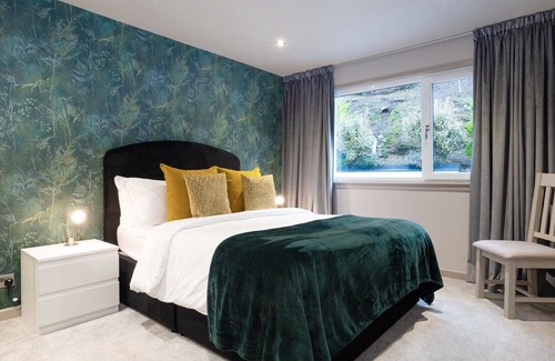 Scaniport Villa | Stunning Fern View House, with panoramic views over the iconic Loch Ness