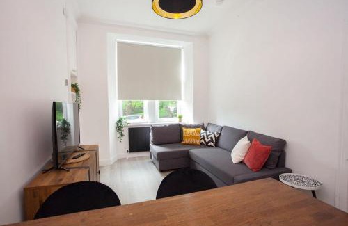 North West Apartment | Stunning Flat in West End Location