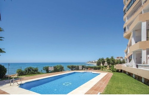 Calahonda Apartment | stunning frontline beach studio