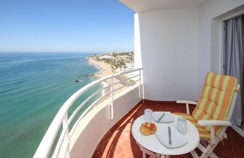 Calahonda Apartment | stunning frontline beach studio