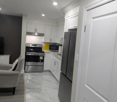 Brampton Apartment | Stunning Furnished 2 Bedroom 2 Washroom Basement Apartment