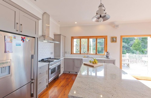 Tawharanui House | Stunning House in the heart of Matakana Wine Country