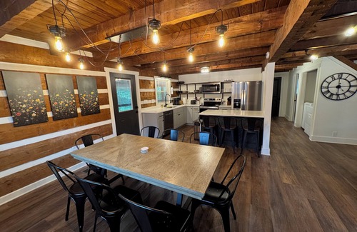 Manchester Cabin | Stunning hand-hewn log cabin blending rustic charm with modern comfort. Minutes from Manchester's dining & shops, yet secluded enough to truly relax. Warm timber beams, cozy furnishings, smart TV & spacious living. 4 bedroom, sleeps 12.