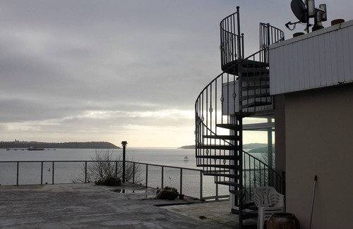 Cobh Villa | Stunning Harbour Views, Huge Terrace for al fresco dining & BBQ