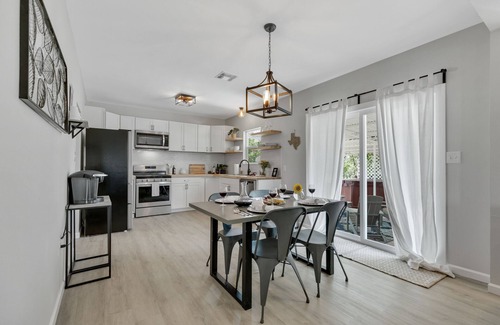 Harper House | Stunning Haus With Hot Tub, Grill & Fire Pit!