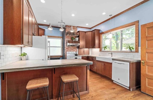 Southmoreland House | Stunning Historic Home WALK to Plaza & Westport!