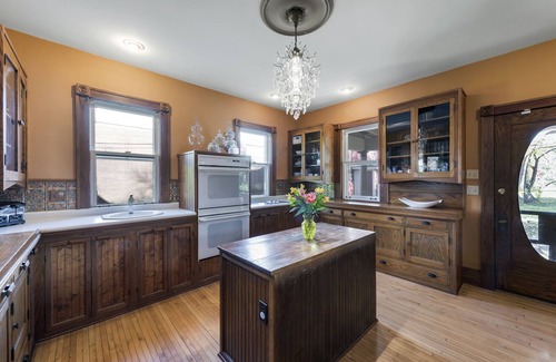 Prescott House | Stunning Historical Mansion: 8 bedrooms (sleeps 16+).