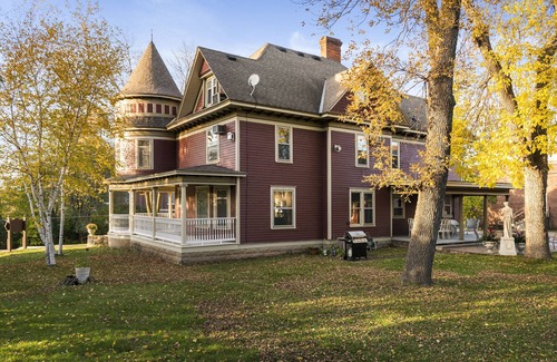Prescott House | Stunning Historical Mansion: 8 bedrooms (sleeps 16+).