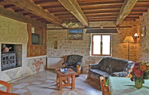 La Chapelle-Saint-Jean House | Stunning Home In La-Chapelle-Saint-Jean