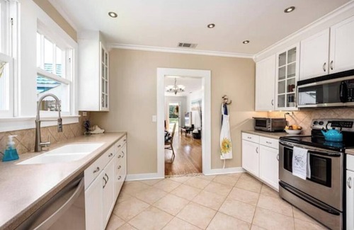 High Springs House | Stunning home 12 mins to Ginnie Springs! Top-rated High Springs Home. In Town!