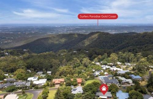 Eagle Heights House | Stunning home with view