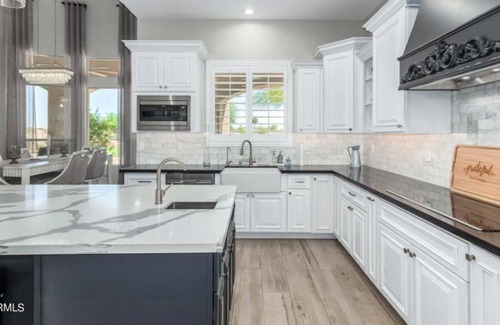 Laveen House | Stunning Home...Casinos, Sports & Entertainment... Close By!