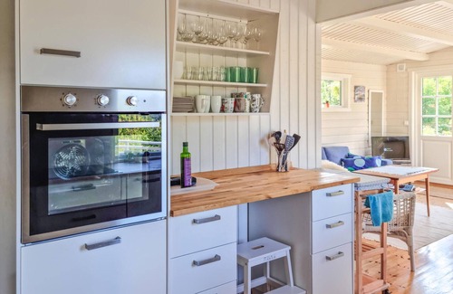 Lillesand House | Stunning home in Brekkestø with kitchen