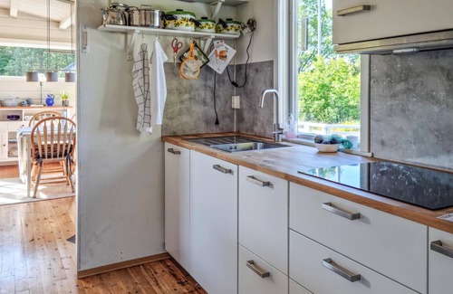 Lillesand House | Stunning home in Brekkestø with kitchen