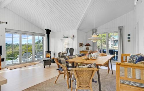 Handrup Strand House | Stunning Home In Ebeltoft With Wifi