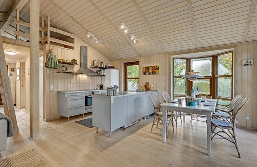 Farvang House | Stunning home in Fårvang with WiFi