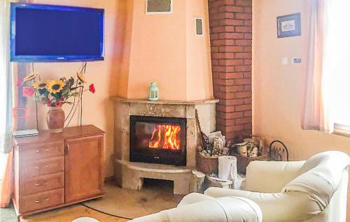 gmina Stezyca House | Stunning Home In Golubie With Wifi