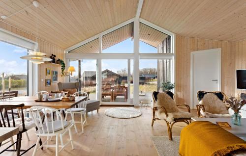 Haarby House | Stunning Home In Haarby With Kitchen