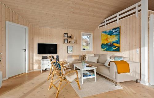 Haarby House | Stunning Home In Haarby With Kitchen