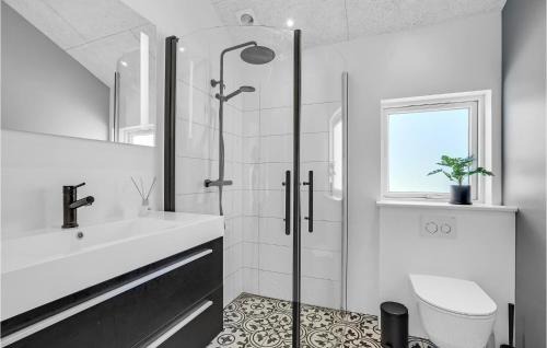 Haslevgarde House | Stunning Home In Hadsund With Five Bedrooms And Wifi