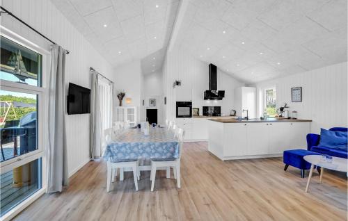 Haslevgarde House | Stunning Home In Hadsund With Five Bedrooms And Wifi