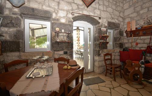 Monterosso Almo House | Stunning Home In Monterosso Almo