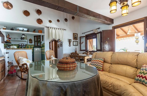Iznajar House | Stunning home in Iznajar with WiFi