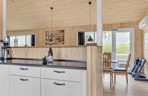 Pøt Strandby House | Stunning home in Juelsminde with WiFi