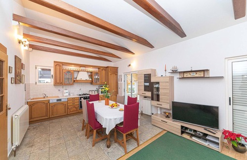 Rudine House | Stunning home in Kastel Novi with sauna