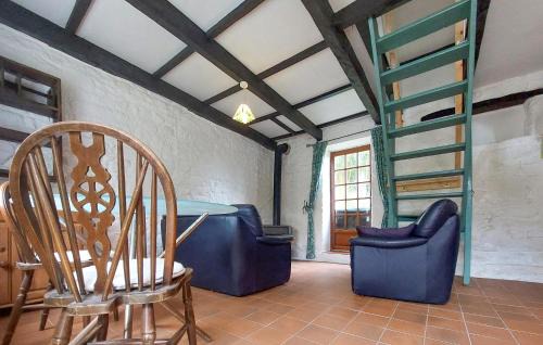Lignol House | Stunning Home In Lignol With Kitchen