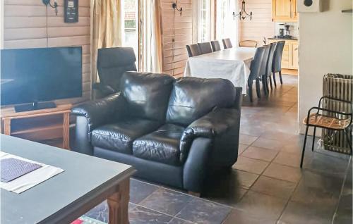 Lindesnes House | Stunning Home In Lindesnes With Kitchen