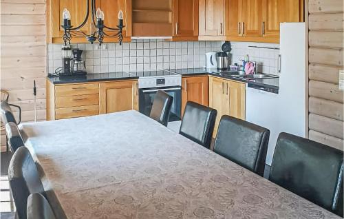 Lindesnes House | Stunning Home In Lindesnes With Kitchen