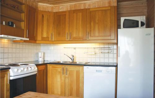 Lindesnes House | Stunning Home In Lindesnes With Kitchen