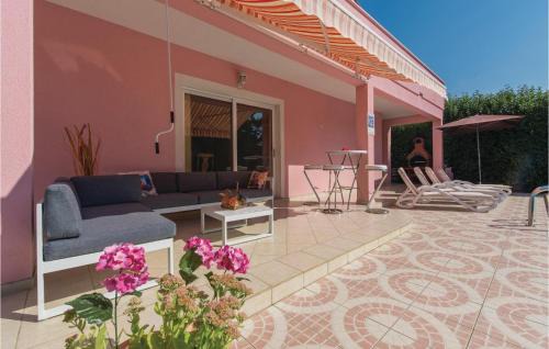 Kadumi House | Stunning Home In Porec With Kitchen