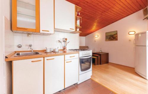 Stara Baska House | Stunning Home In Punat With Kitchen
