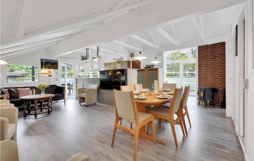 Romo House | Stunning Home In Rømø With Kitchen