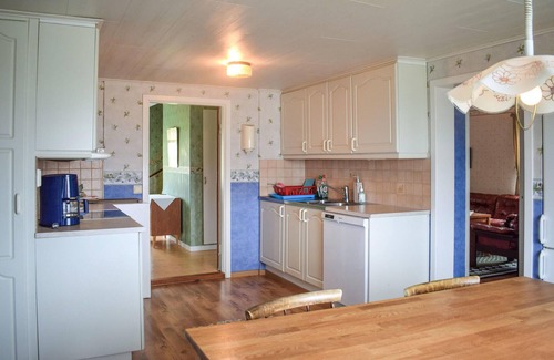 Rorvik House | Stunning home in Rörvik with kitchen