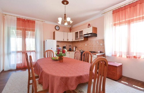 Sinj House | Stunning home in Sinj with WiFi