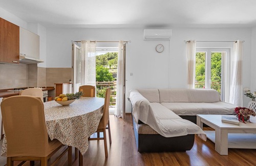 Sibenik House | Stunning home in Slivno with kitchen