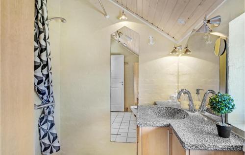 Remmer Strand House | Stunning Home In Struer With Wifi