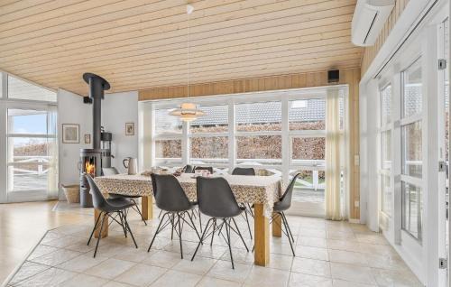Mommark Strand House | Stunning Home In Sydals With Wifi