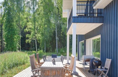 Tingsryd House | Stunning Home In Tingsryd With Kitchen