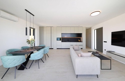 Kraj House | Stunning home in Tkon